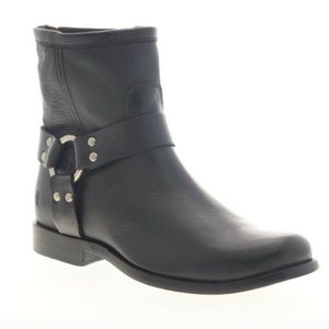 Frye Portia black bootie in size 9
